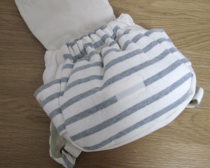 マジックテープで止めるタイプ