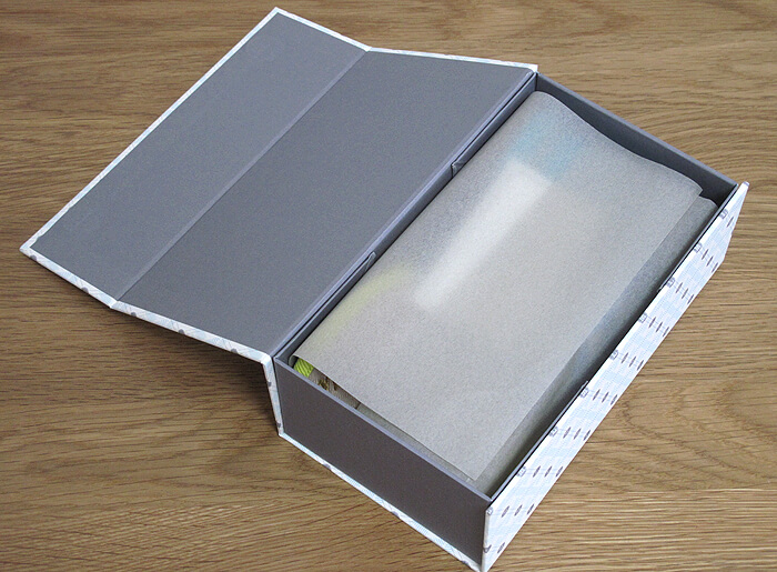 ギフトボックスと風呂敷ラッピング