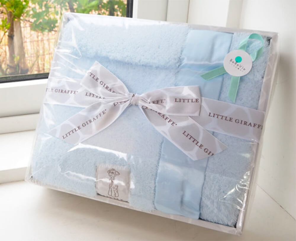 【リトルジラフ】名前入りシェニールベビーブランケット
、ギフトラッピングの様子