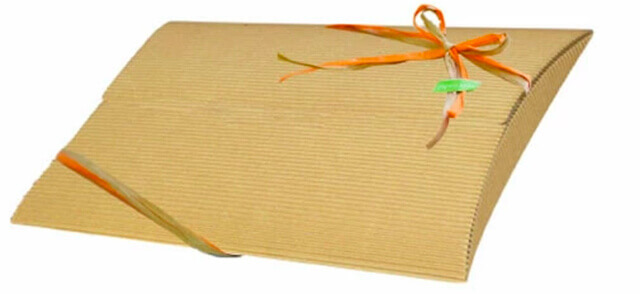 名前入りはじめてのお食事セット、ギフトラッピングの様子