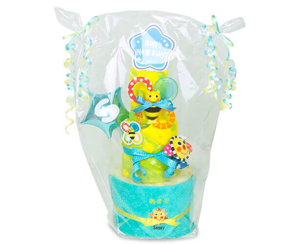 sassy名前入りおむつケーキ、ラッピングの様子