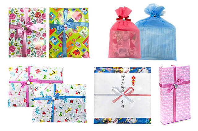 エイデンアンドアネイ名前入りおくるみ2枚セット、ラッピングの様子