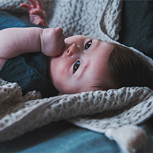 【マールマール】男の子向き名前刺繍入りフードブランケット