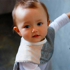 【マールマール】男の子向き名前入りスタイ