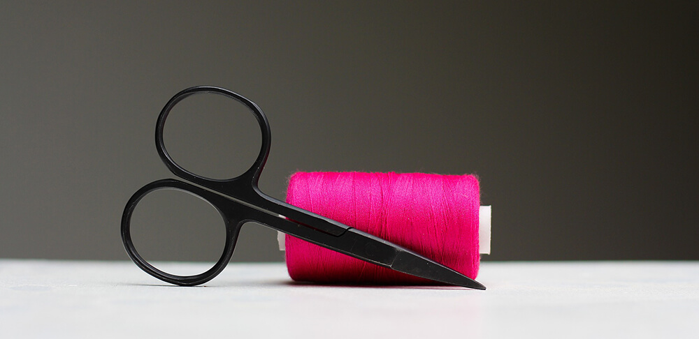 名前入れはさりげなく、刺繍での名入れが使いやすい!